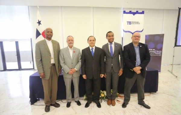 TE busca que jóvenes se interesen en debatir