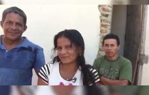 Vive con su marido y su querido en la misma casa