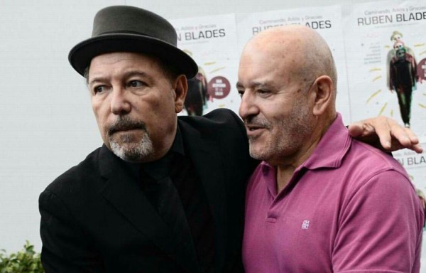 Miguel Concepción hizo entrega de la camiseta.