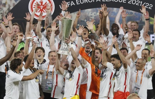 El Eintracht celebra el título.