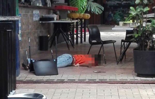 La víctima había llegado a comprar comida a un delivery cuando fue sorprendido por sus verdugos