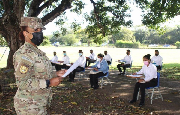 El curso tiene una duración de ocho meses y el agente ganará 900 dólares.