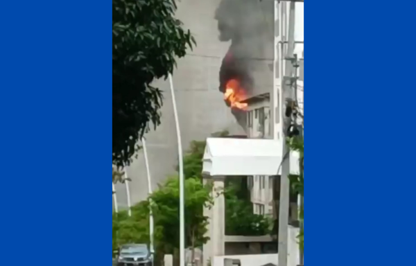 ¡Incendio declarado! Local ardió en Calle Uruguay