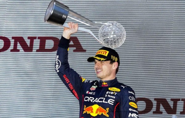 Max Verstappen celebra en el Gran Premio de Japón.