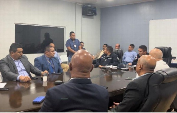 La reunión entre banqueros y la policía.