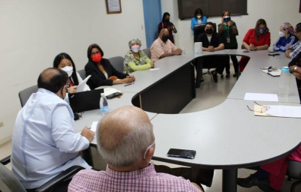 Se reunieron con representantes del Minsa.