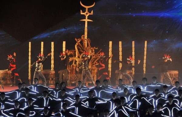 Organizadores del evento lo empiezan con ceremonia