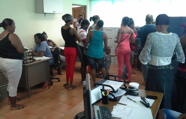 Varias mujeres con sus hijos realizaron su alboroto en la oficina regional del PAN