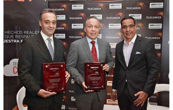 Directivos recibieron la distinción de VMware.