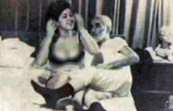 Sheikh Jafar Shojooni, junto a una prostituta.