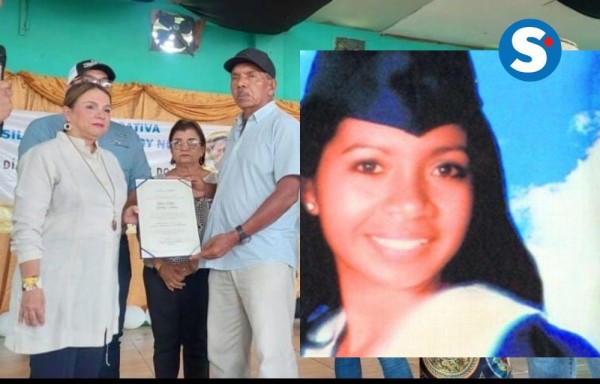 La ministra de Educación junto a familiares de Silvia Godoy.