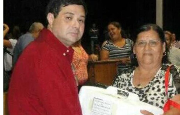 Activistas repartieron fotos del HD Rosas