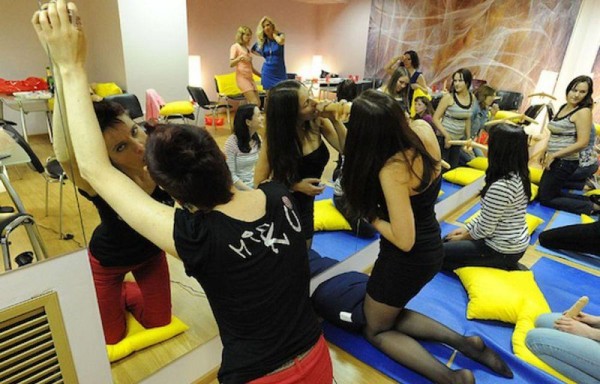 Escuela enseña sexo oral