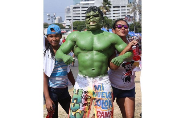 Hulk también fue a la mojadera ayer.