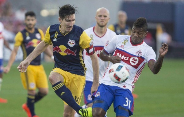 Armando Cooper milita en el Toronto FC de la MLS.