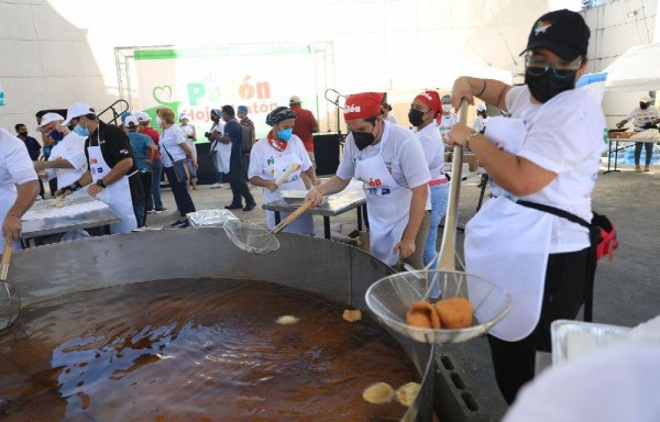 La actividad es en el área del Anfiteatro del Parque Omar donde también se recolectan los útiles escolares.