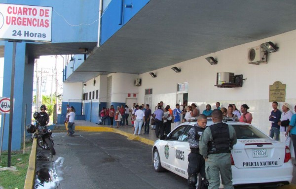 El joven recibió dos disparos, uno de ellos en el tórax y otro en el cuello.