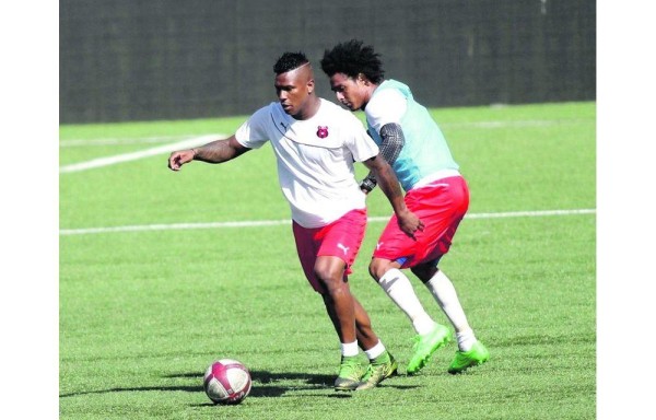 El panameño Harold Cumming debutó con la Liga Deportiva Alajuelense ante el Liberia.