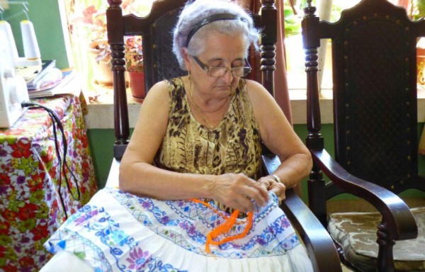 Ha trabajado hasta altas horas de la noche las polleras.