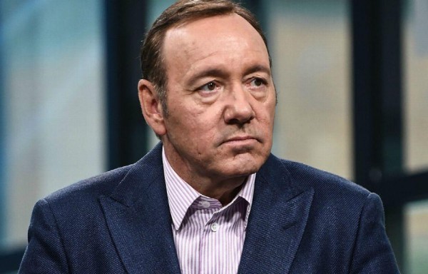 Deberá revelar su verdadera identidad