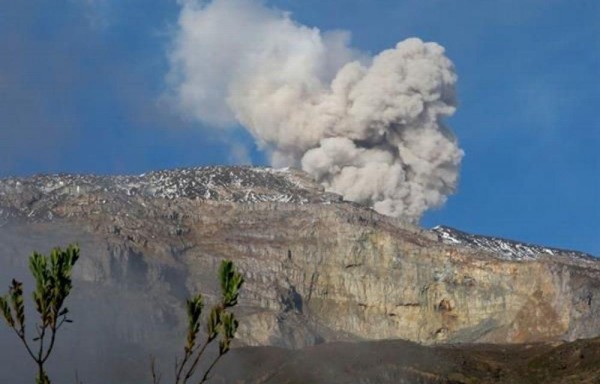 Volcán Nevado del Ruiz continúa inestable y Colombia mantiene la alerta