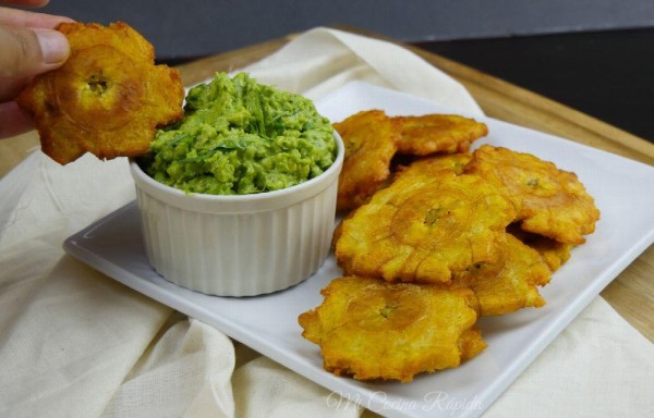 Patacones con un toque de ajo