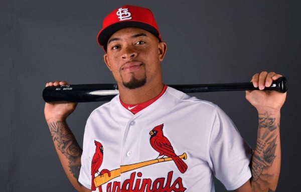 EDMUNDO SOSA Edmundo Sosa continúa su desarrollo con los Cardenales de San Luis, que este mes lo llamaron desde Triple A. Este año ha consumido ocho turnos, con dos imparables y tiene promedio ofensivo de .250. San Luis se alista para la postemporada.