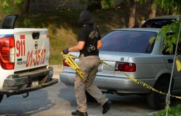 La Policía de El Salvador investiga las causas de muerte.