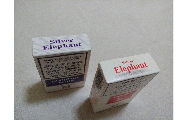 Cajas llevan de manera ilegal las marcas.