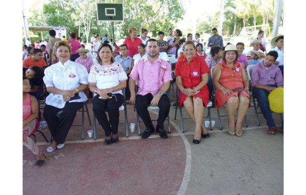 Pequeños disfrutan del festival del IPHE