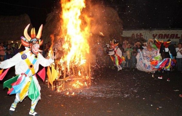 Famosa quema de ranchos en el festival ‘Mi Ranchito'