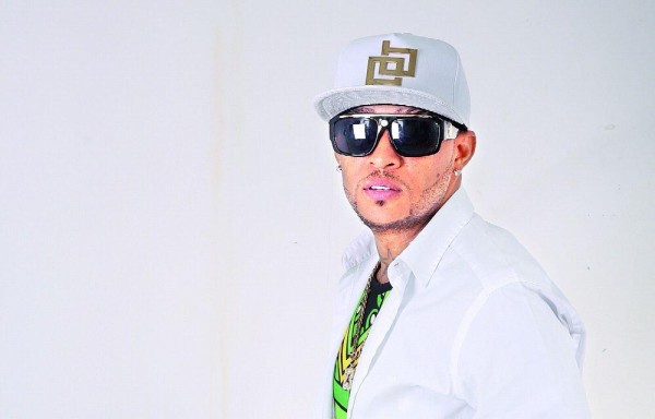 De la mano de su esposa, Jennifer Rodas, El cantante ha evolucionado en su carrera y en lo personal.