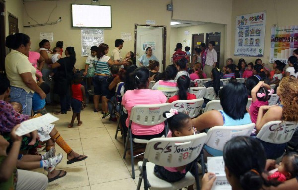 El hacinamiento es evidente en el centro de salud.