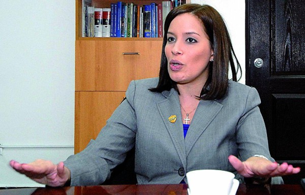 María C. González, exjefa de Migración.