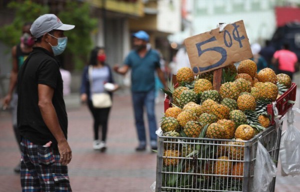 Las piñas son usadas para hacer chichas y dulces.