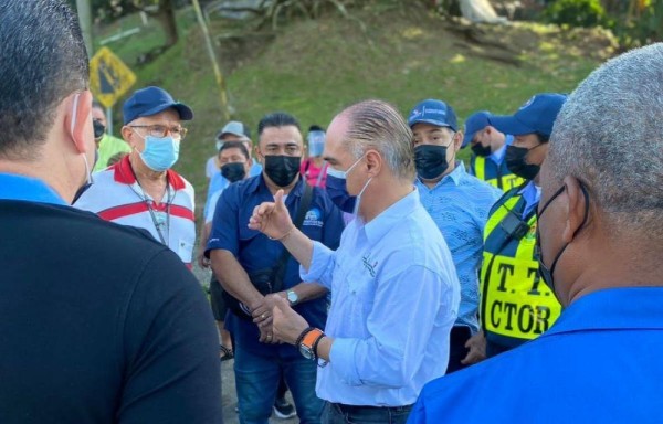 Diálogo del gobierno y gremios.