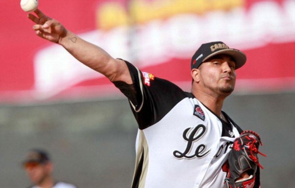 Jhoulys Chacin de los Angelinos de los Ángeles está con los Leones.