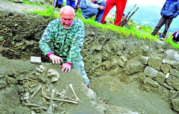 Hallan tumba de vampiro medieval