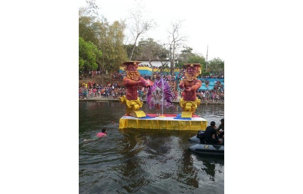 Revulú por Carnaval Acuático