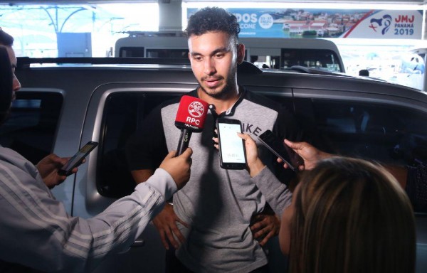 Javier Guerra mientras antedía a los medios.