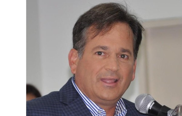 Navarro conversa con los panameñistas