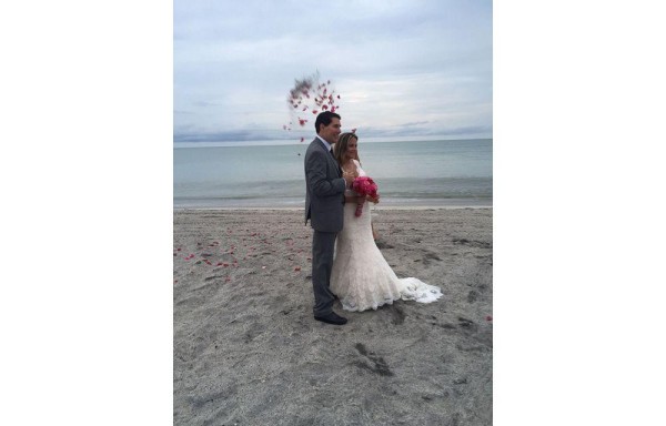 Hugo oficia su primera boda