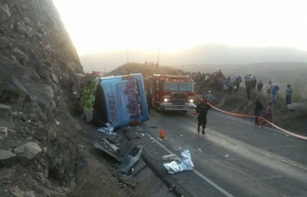 Bus se vuelca dejando como saldo 5 muertos