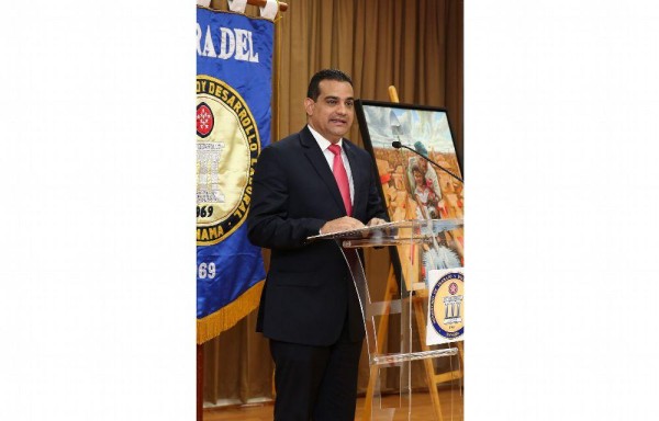 El ministro de Trabajo, Luis Ernesto Carles.