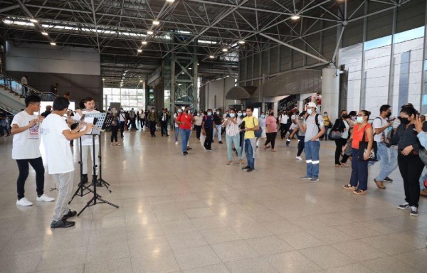 Invasión musical llega al tren