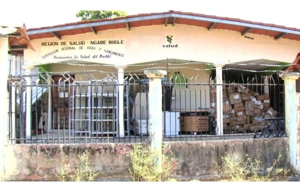 Las cajas de medicinas fueron amontonadas a lo largo de los años y nadie las utilizó.