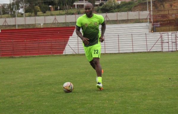 El panameño Felipe Baloy realizó ayer la primera práctica con su nuevo equipo.