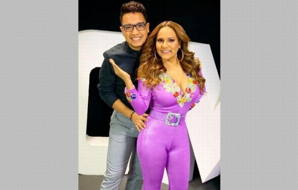 Cristian Aizpú, detrás de los vestidos de Sandra Sandoval