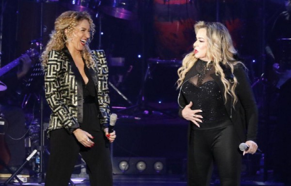 Tuvo artistas invitados en escenario.