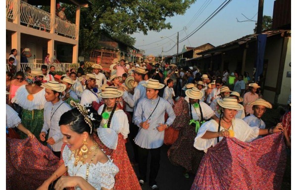 El tamborito no pudo faltar